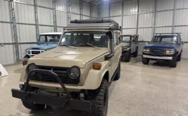 Toyota-Land-Cruiser-1975-SUV-18