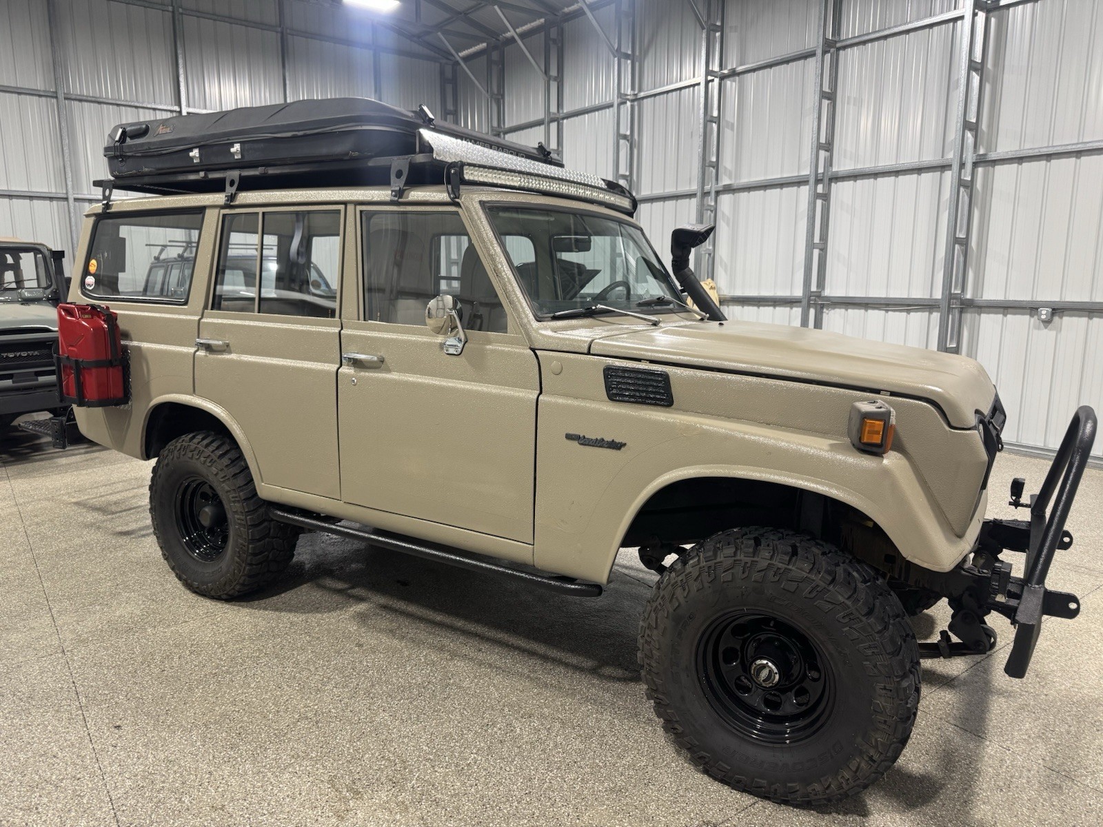 Toyota-Land-Cruiser-1975-SUV-2