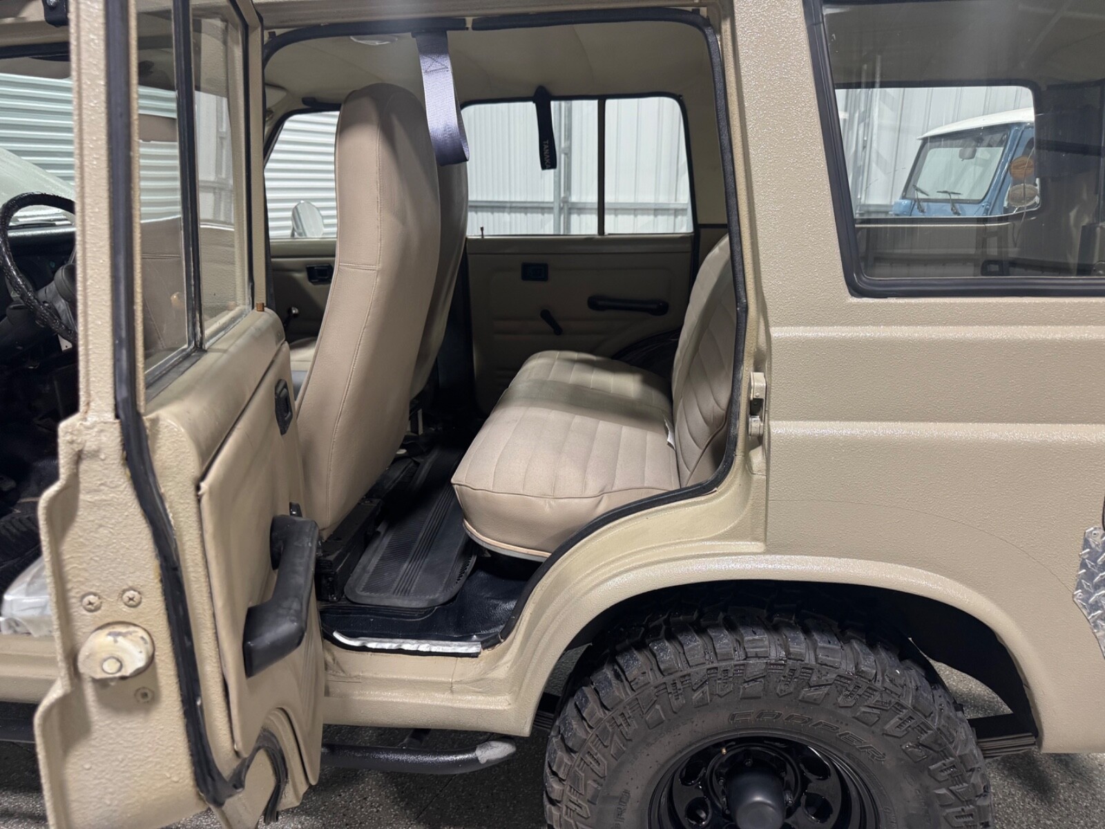 Toyota-Land-Cruiser-1975-SUV-34