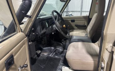 Toyota-Land-Cruiser-1975-SUV-38
