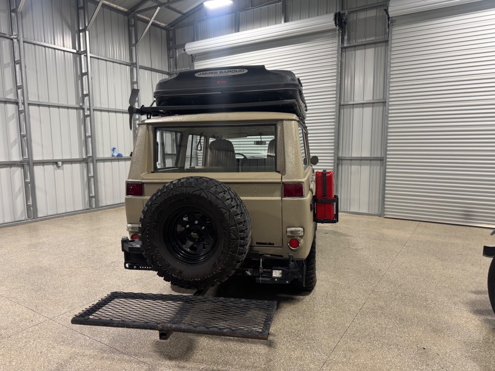 Toyota-Land-Cruiser-1975-SUV-39