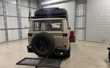 Toyota-Land-Cruiser-1975-SUV-4