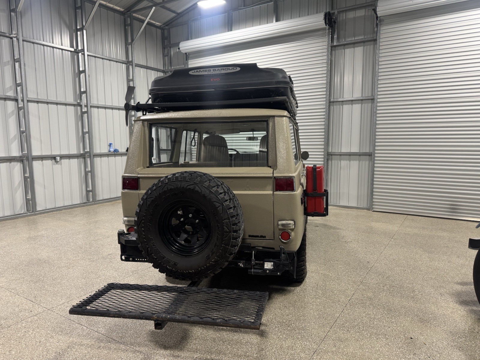 Toyota-Land-Cruiser-1975-SUV-4