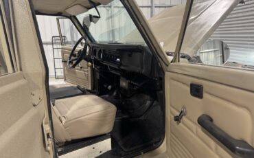Toyota-Land-Cruiser-1975-SUV-6