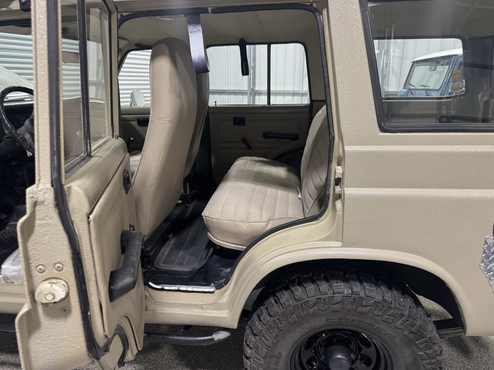 Toyota-Land-Cruiser-1975-SUV-7
