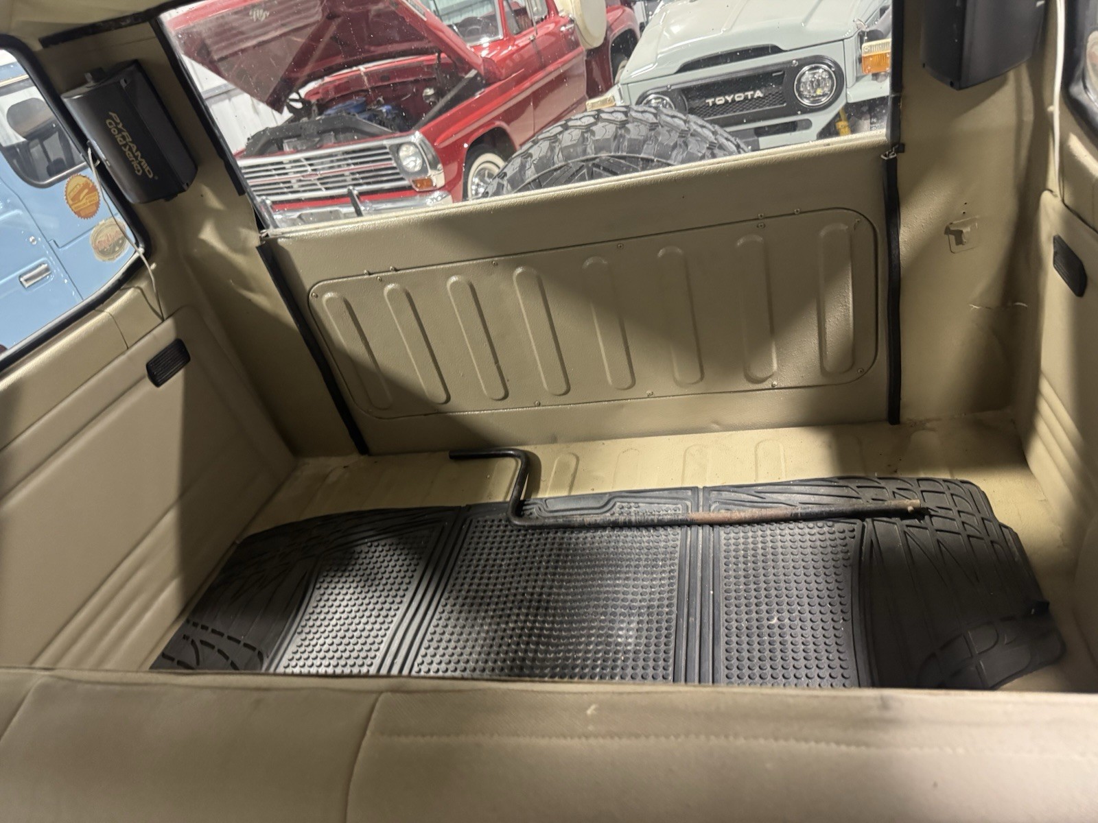 Toyota-Land-Cruiser-1975-SUV-9