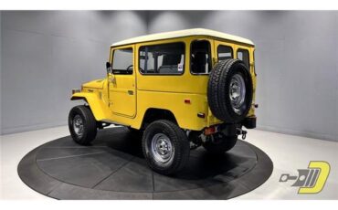Toyota-Land-Cruiser-1976-SUV-35