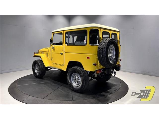 Toyota-Land-Cruiser-1976-SUV-35