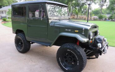 Toyota-Land-Cruiser-1977-SUV-1