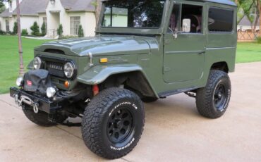 Toyota-Land-Cruiser-1977-SUV
