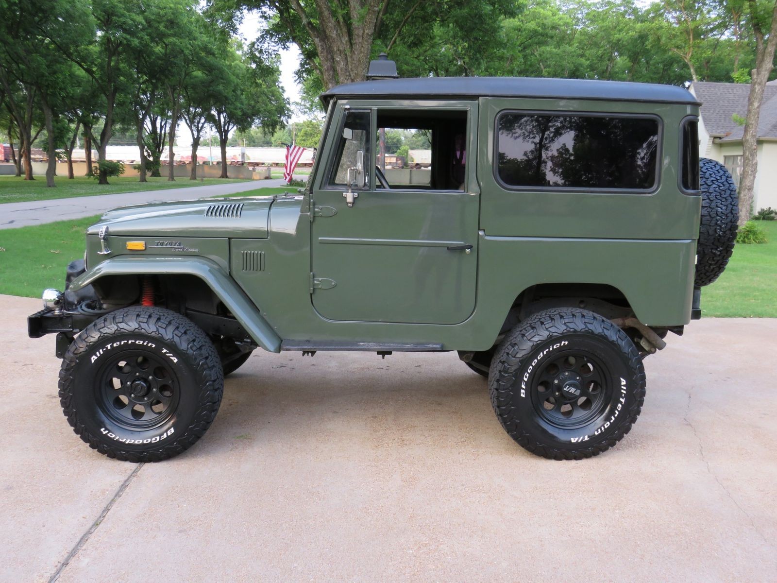 Toyota-Land-Cruiser-1977-SUV-2