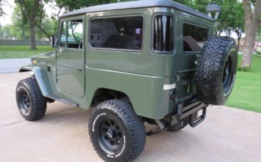 Toyota-Land-Cruiser-1977-SUV-3
