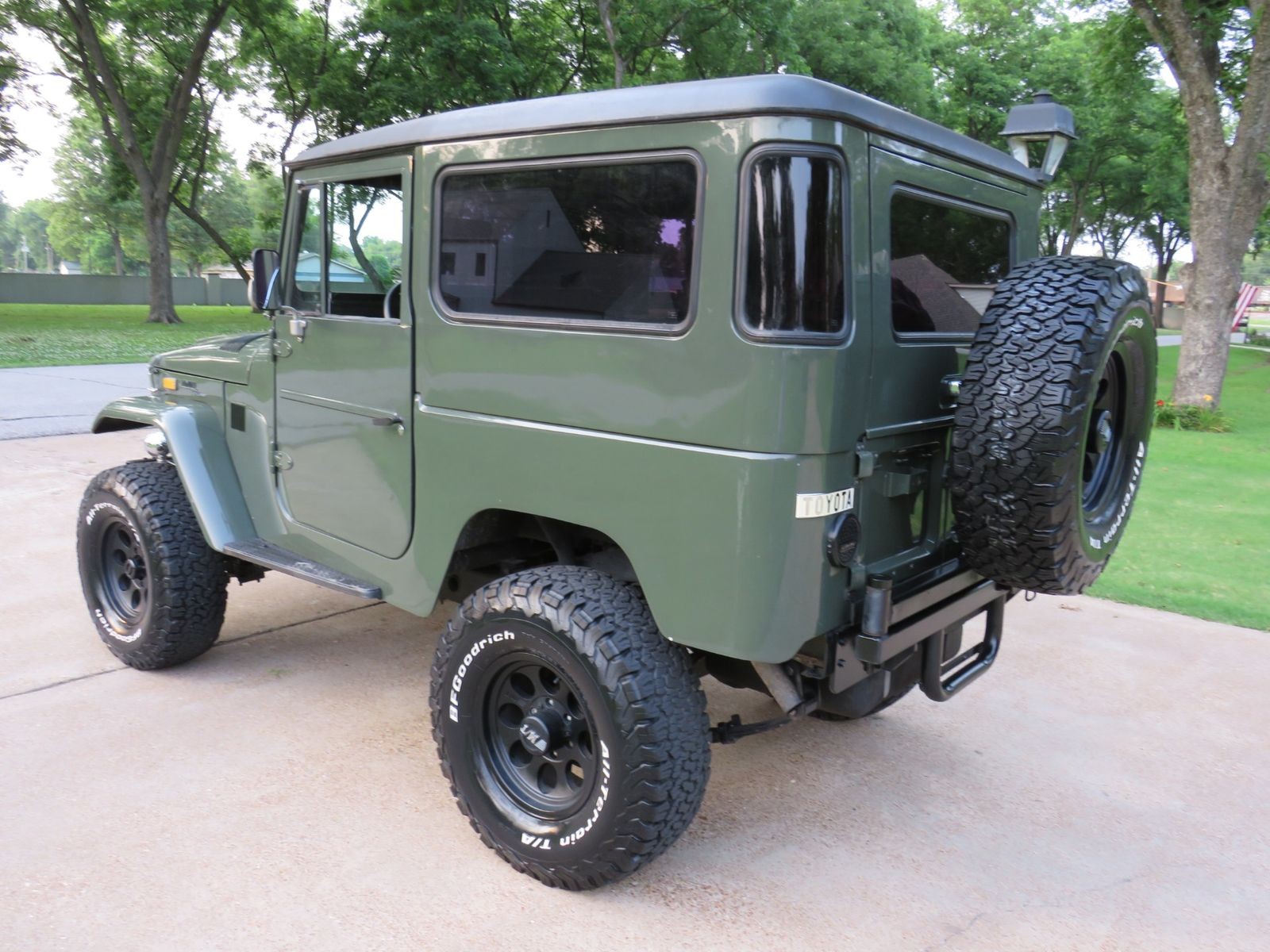 Toyota-Land-Cruiser-1977-SUV-3