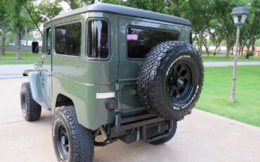 Toyota-Land-Cruiser-1977-SUV-4