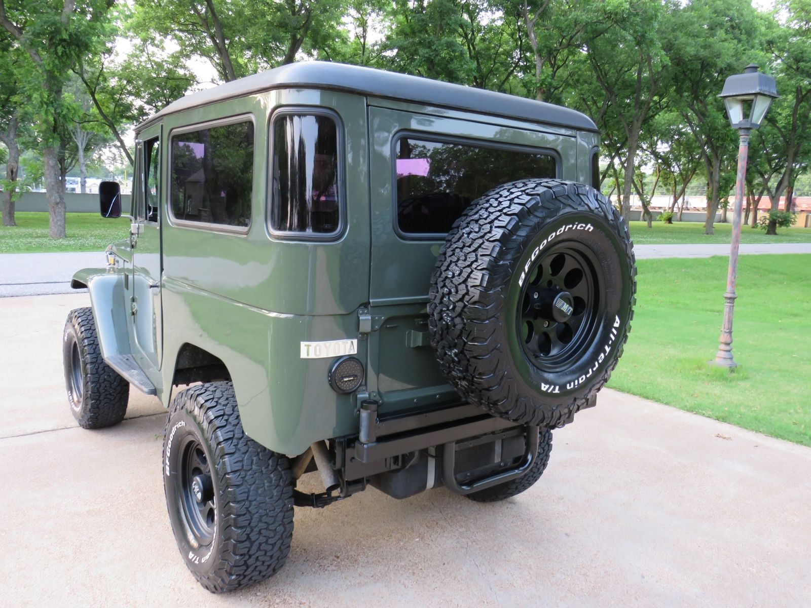 Toyota-Land-Cruiser-1977-SUV-4