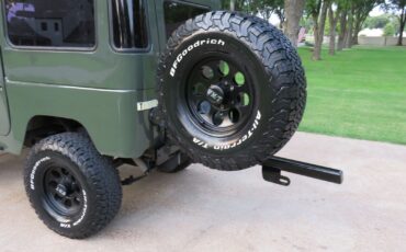 Toyota-Land-Cruiser-1977-SUV-8