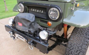 Toyota-Land-Cruiser-1977-SUV-9