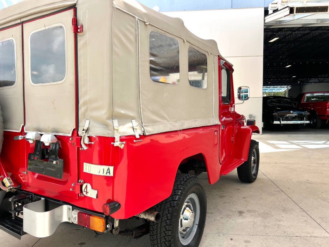 Toyota-Land-Cruiser-1978-SUV-14