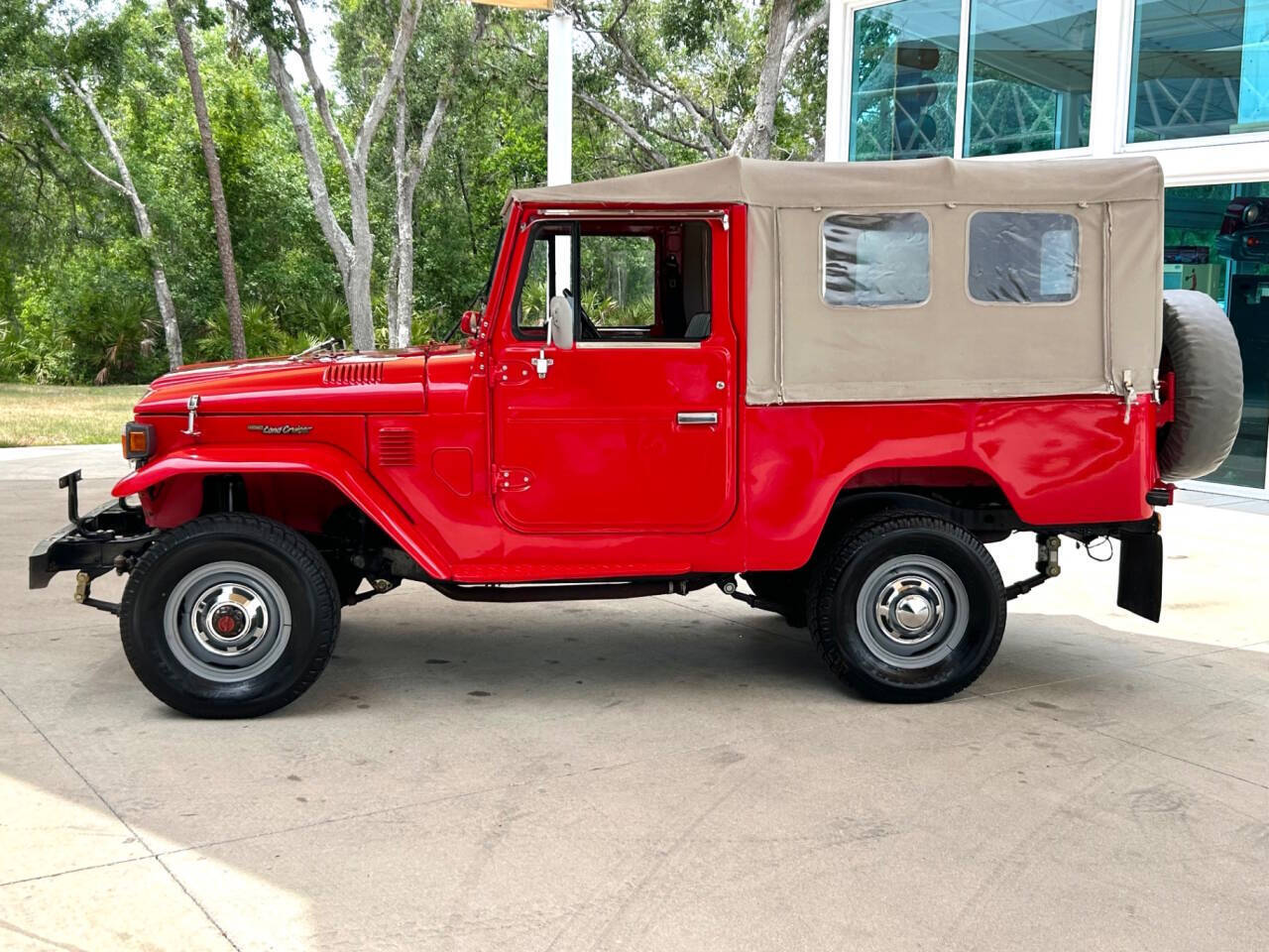 Toyota-Land-Cruiser-1978-SUV-8