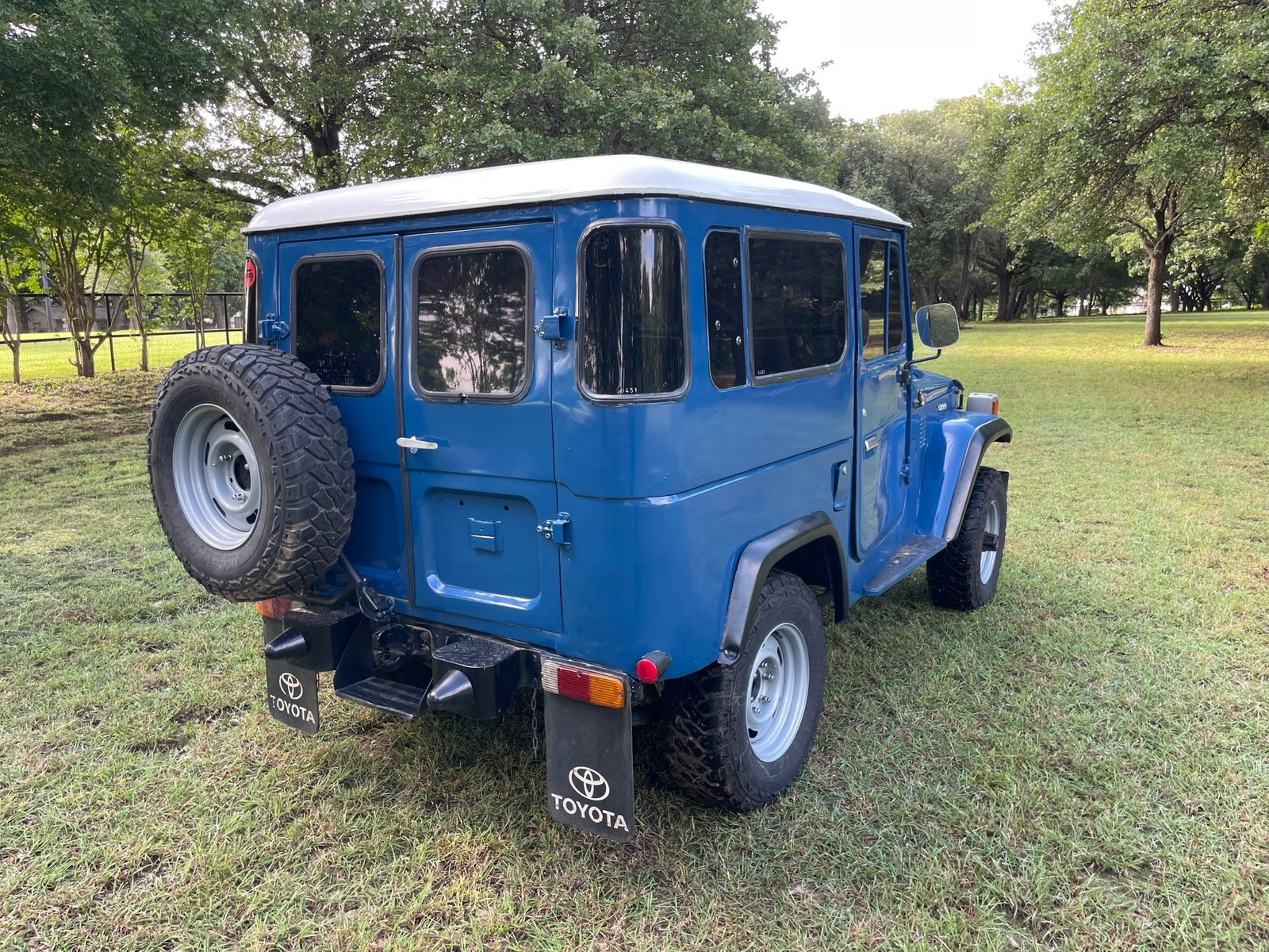 Toyota-Land-Cruiser-1979-6