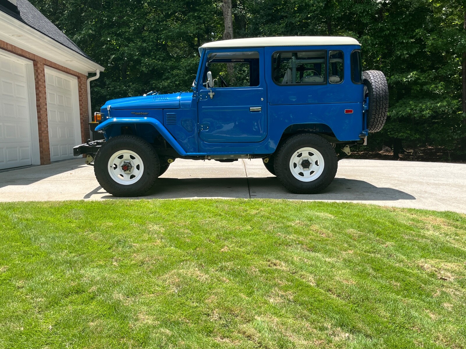 Toyota-Land-Cruiser-1982-SUV-2