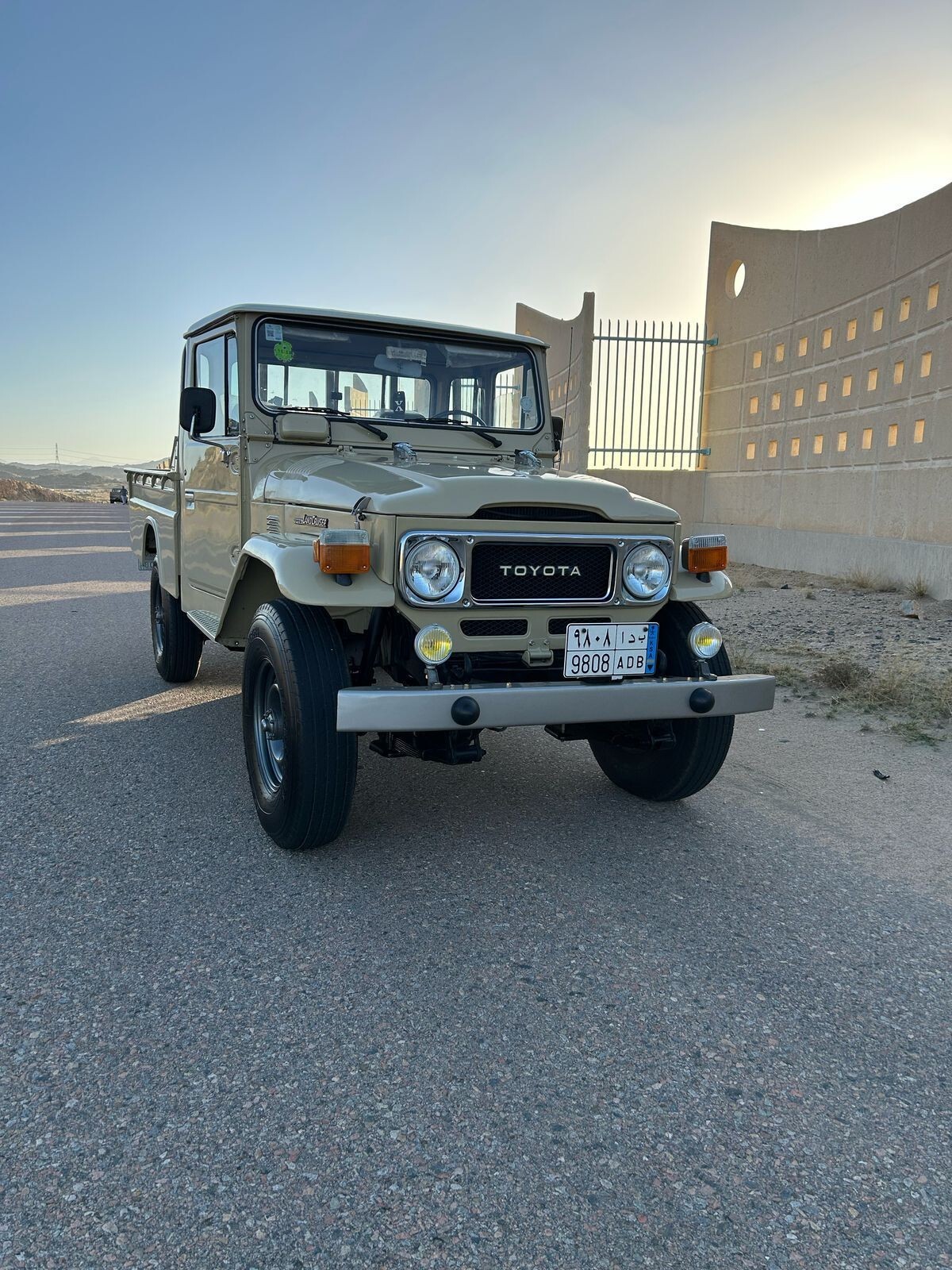 Toyota-Land-Cruiser-1984-Extended-Cab-Pickup-8