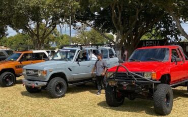 Toyota-Land-Cruiser-1984-SUV-2