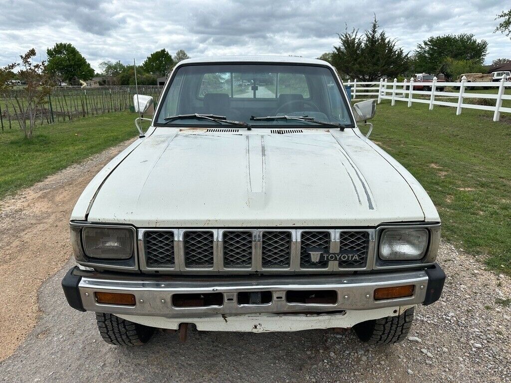 Toyota-Pickup-1982-Standard-Cab-Pickup-10