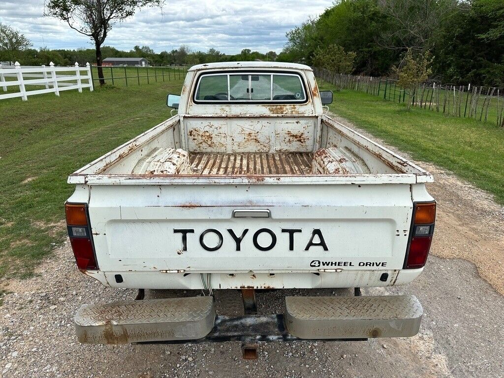 Toyota-Pickup-1982-Standard-Cab-Pickup-11