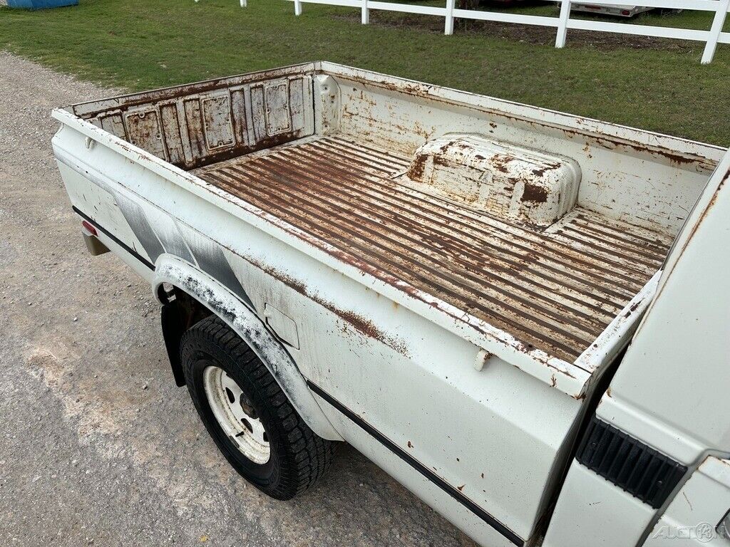 Toyota-Pickup-1982-Standard-Cab-Pickup-13