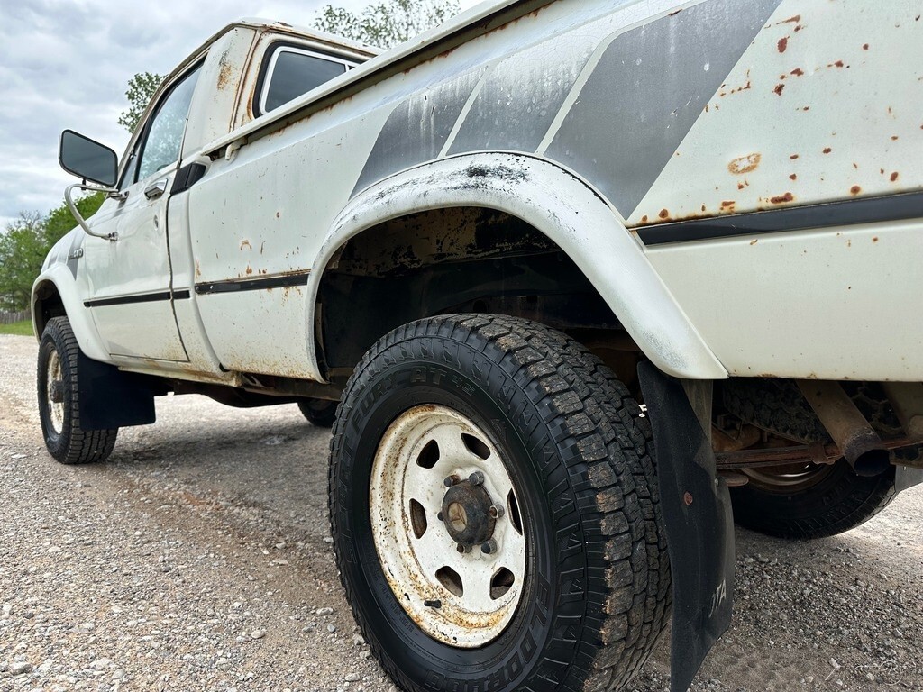 Toyota-Pickup-1982-Standard-Cab-Pickup-16
