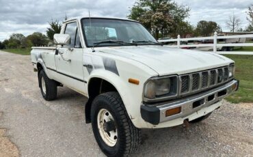 Toyota-Pickup-1982-Standard-Cab-Pickup-2
