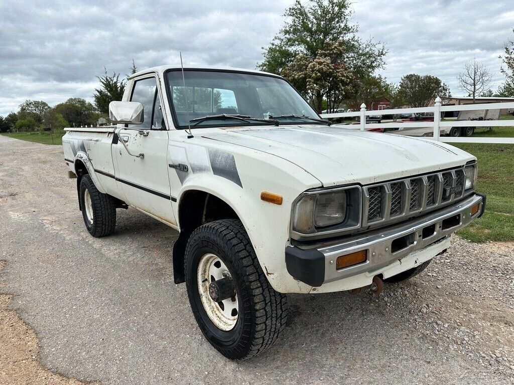 Toyota-Pickup-1982-Standard-Cab-Pickup-2