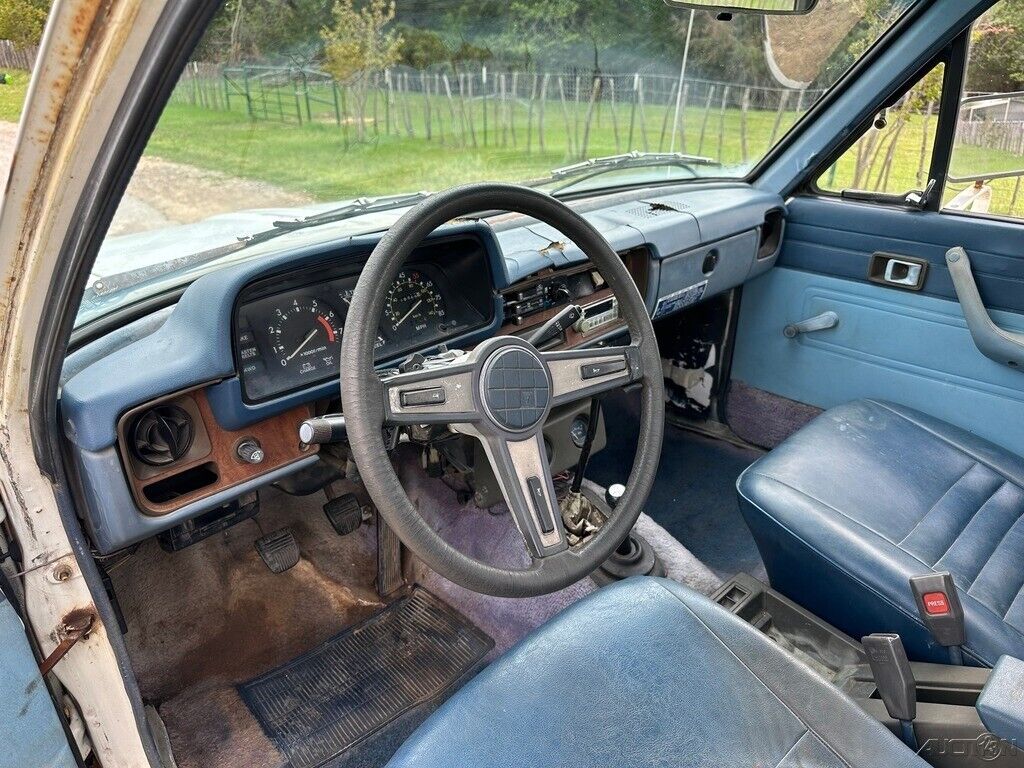 Toyota-Pickup-1982-Standard-Cab-Pickup-23