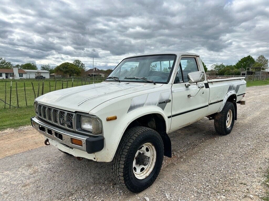 Toyota-Pickup-1982-Standard-Cab-Pickup-3