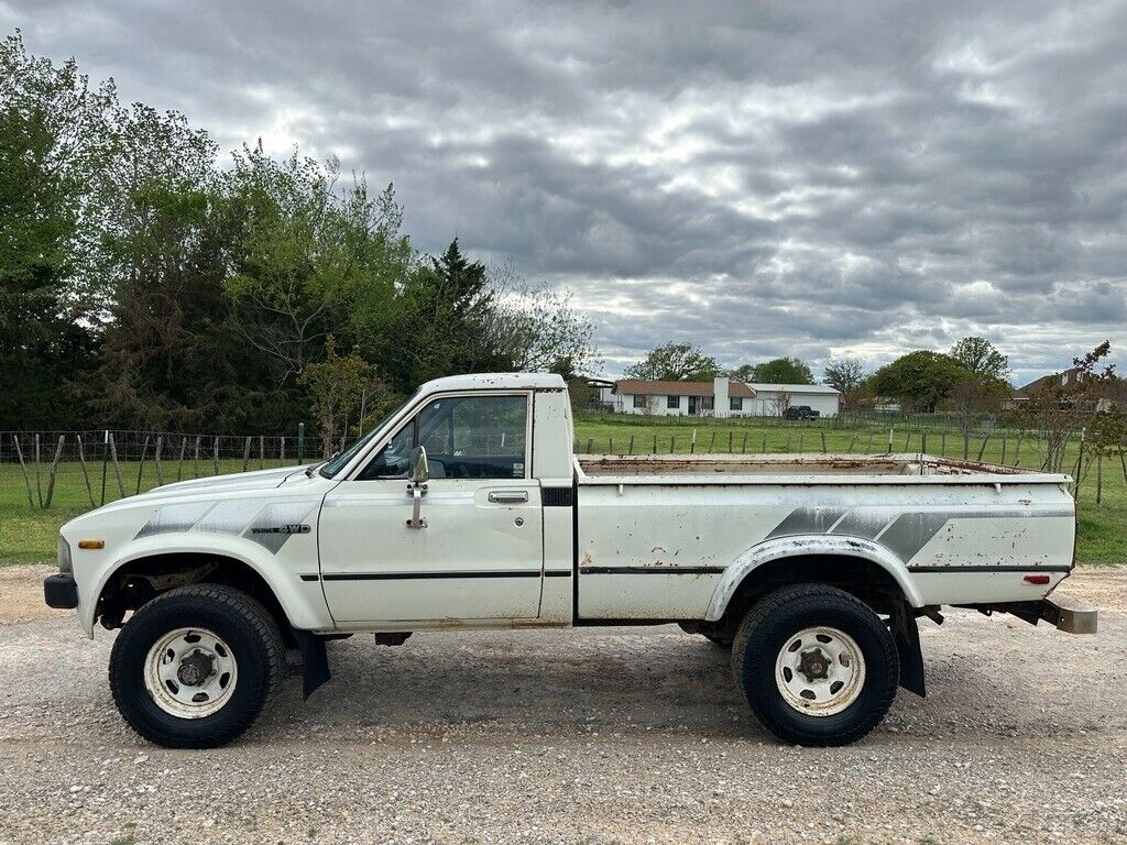 Toyota-Pickup-1982-Standard-Cab-Pickup-4