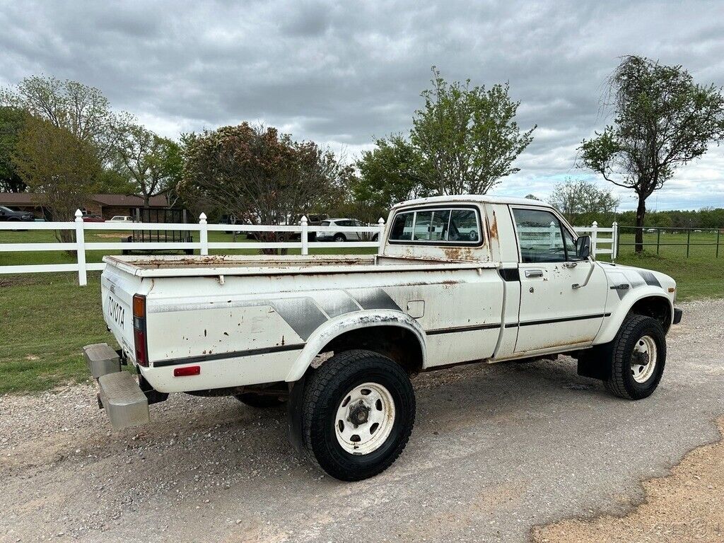 Toyota-Pickup-1982-Standard-Cab-Pickup-6