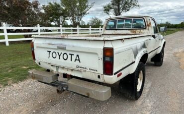 Toyota-Pickup-1982-Standard-Cab-Pickup-8