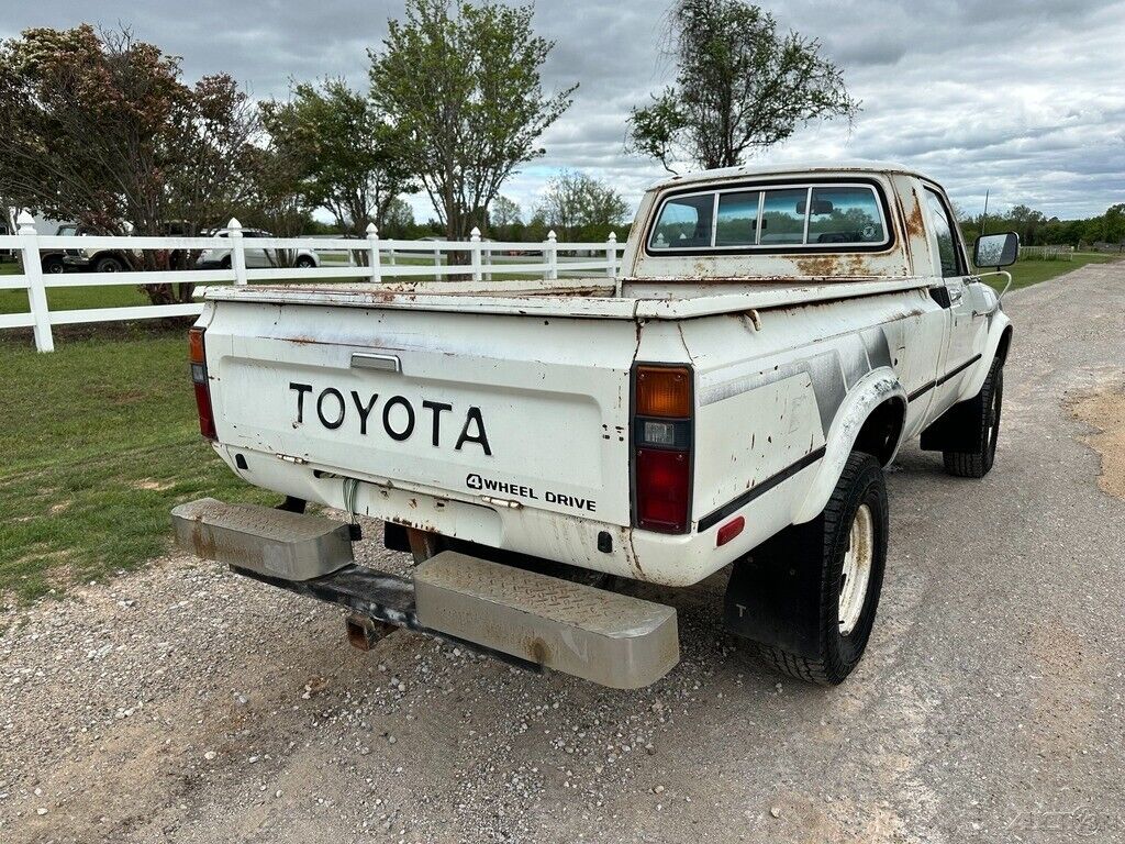 Toyota-Pickup-1982-Standard-Cab-Pickup-8