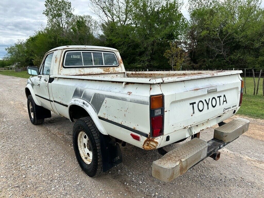 Toyota-Pickup-1982-Standard-Cab-Pickup-9