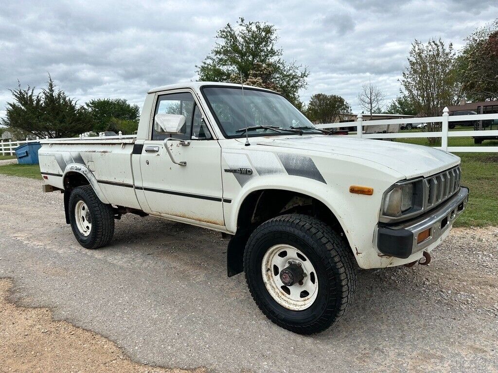 Toyota-Pickup-1982-Standard-Cab-Pickup