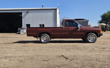 Toyota-Pickup-1985-Standard-Cab-Pickup