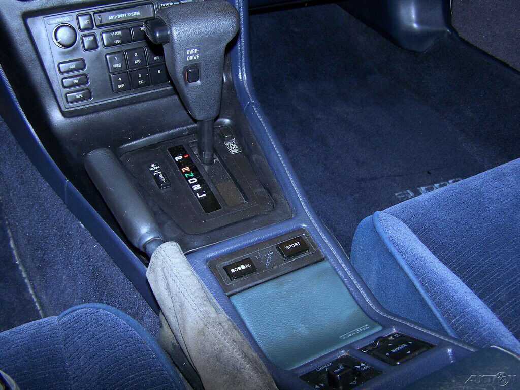 Toyota-Supra-1990-Hatchback-13
