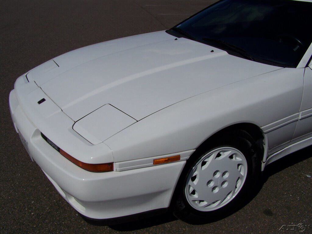 Toyota-Supra-1990-Hatchback-18