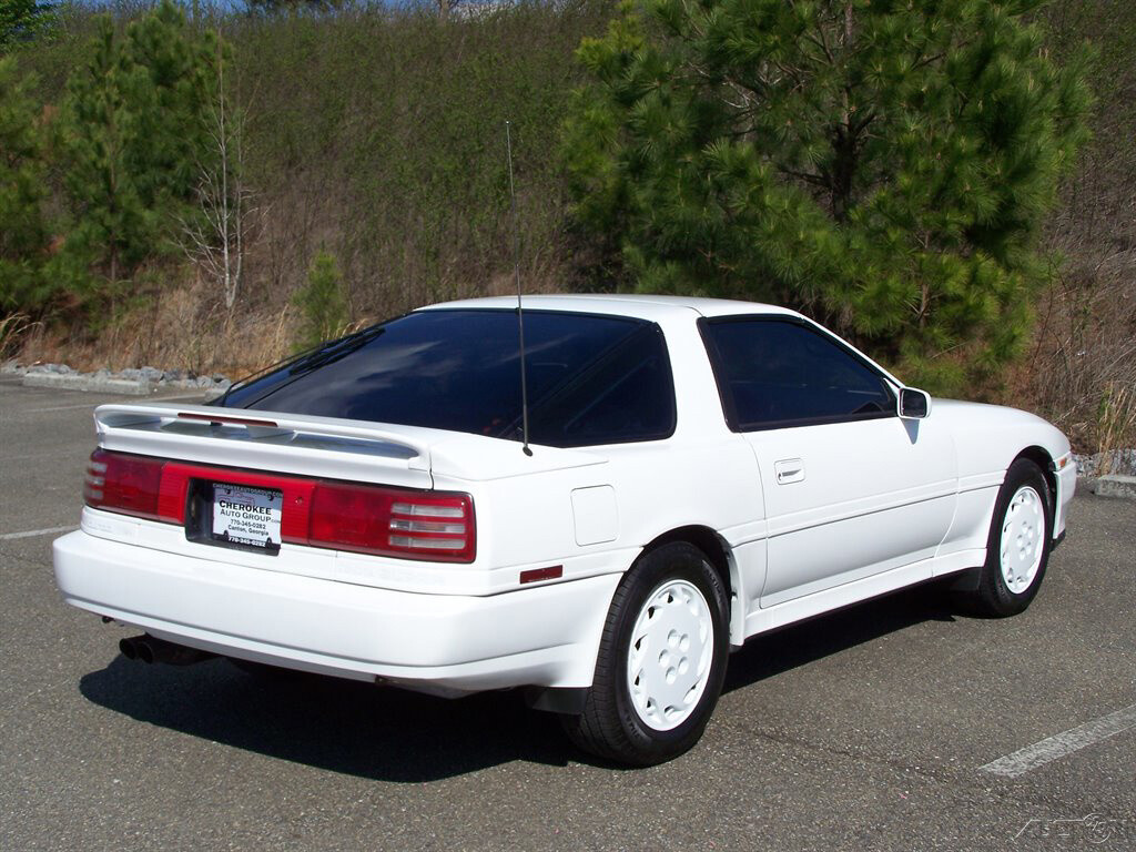 Toyota-Supra-1990-Hatchback-4