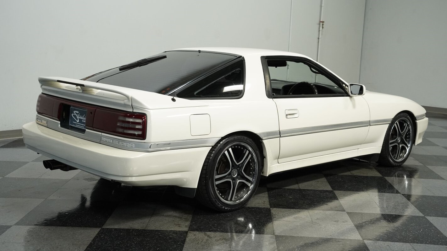 Toyota-Supra-1991-Coupe-11