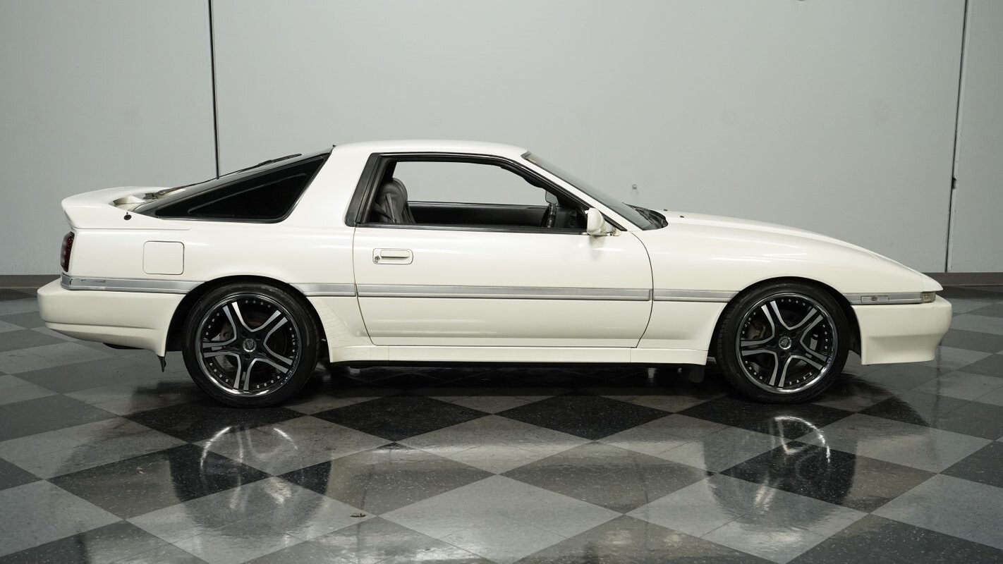 Toyota-Supra-1991-Coupe-12