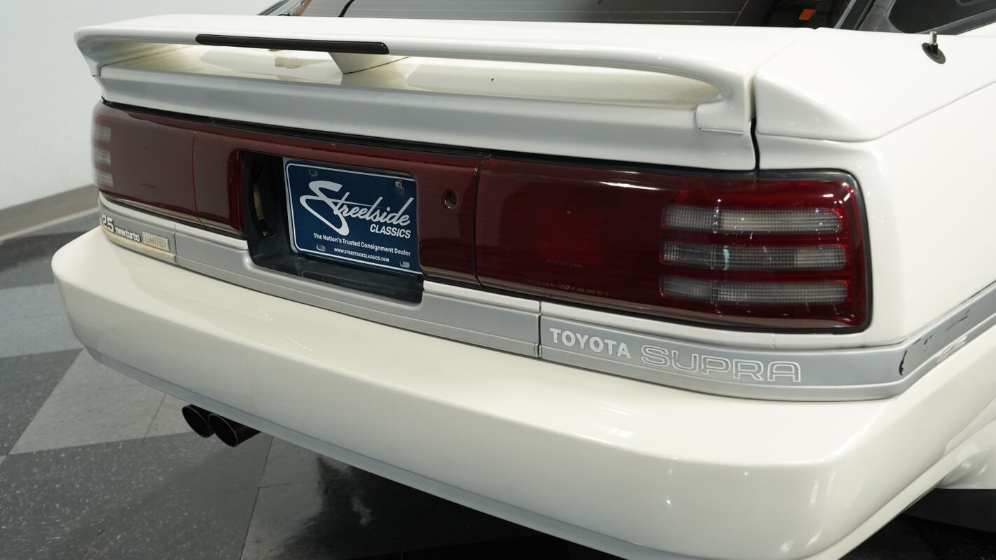 Toyota-Supra-1991-Coupe-21