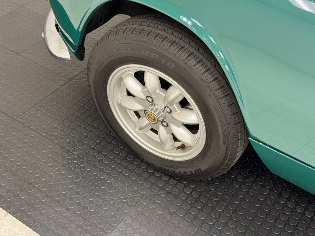 Triumph-Spitfire-1967-Convertible-10