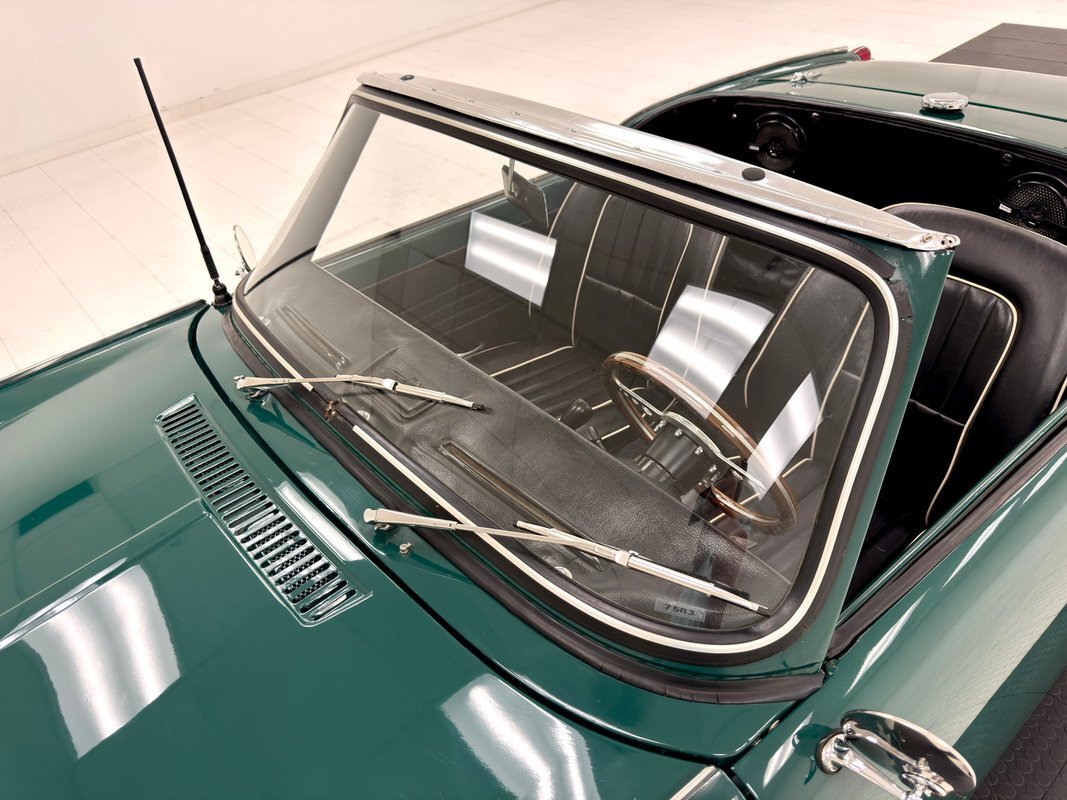 Triumph-Spitfire-1967-Convertible-12